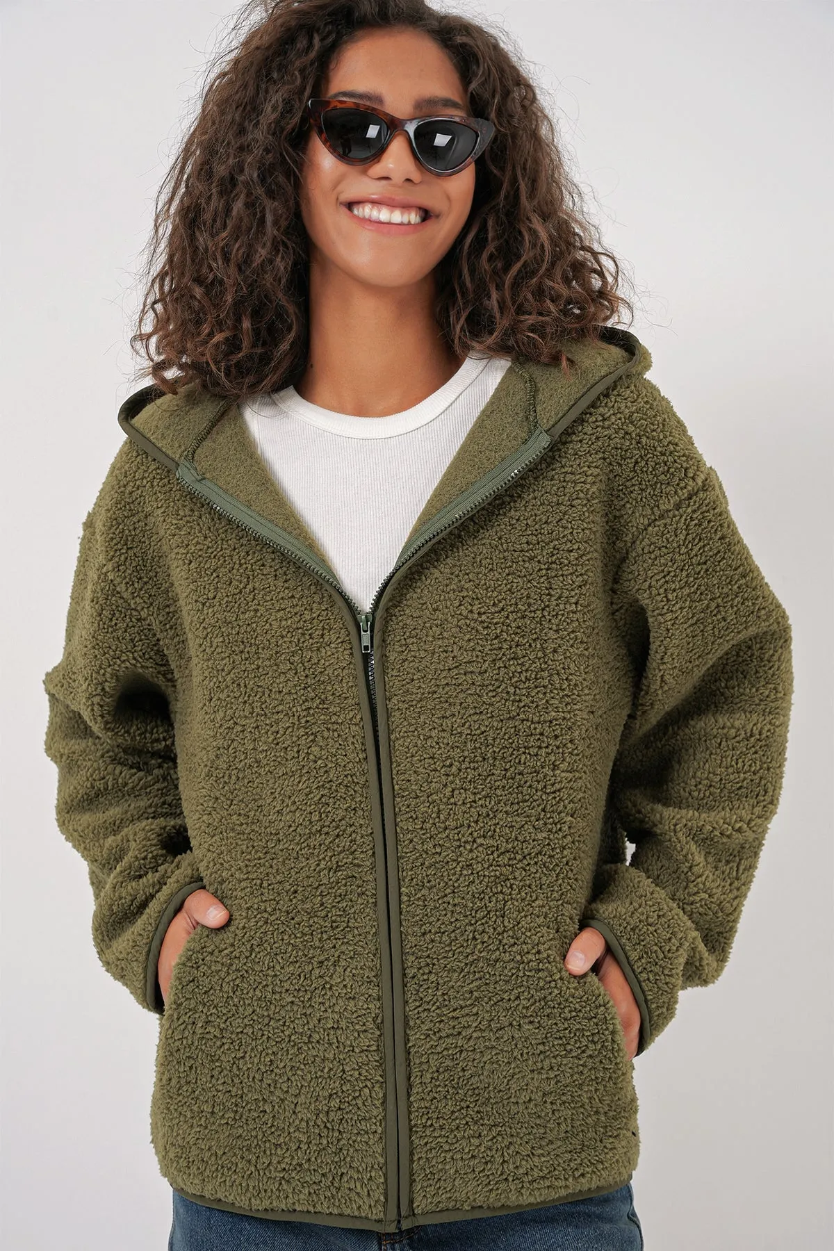 55456 kadin kapüşonlu oversize peluş ceket