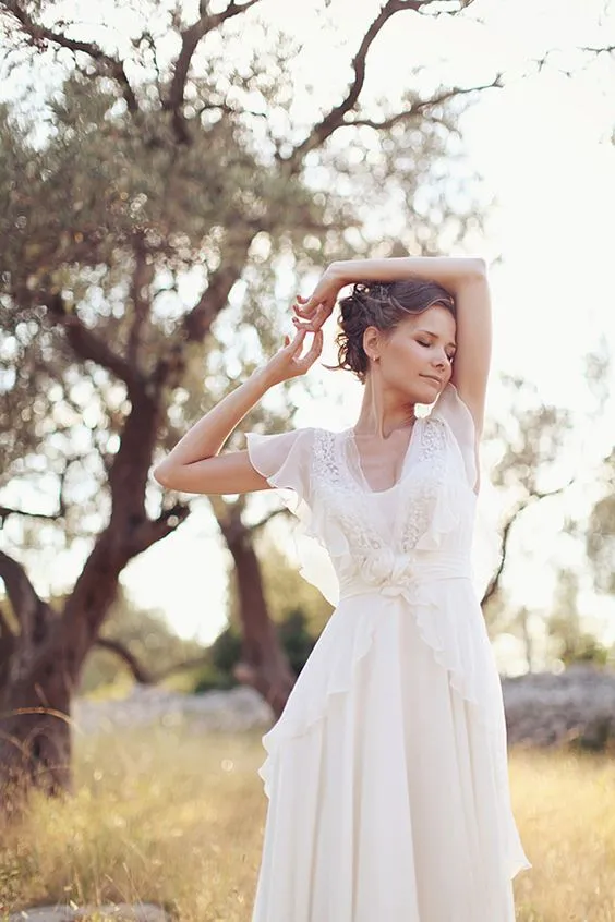 Cheap Plus Size Chiffon Country Wedding Dresses Lace Flowers V Neck Back Sheer Summer Bridal Gowns