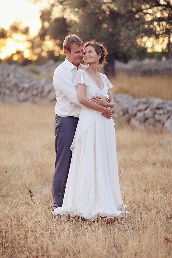 Cheap Plus Size Chiffon Country Wedding Dresses Lace Flowers V Neck Back Sheer Summer Bridal Gowns