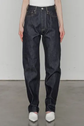 CLASSIC STRAIGHT JEANS